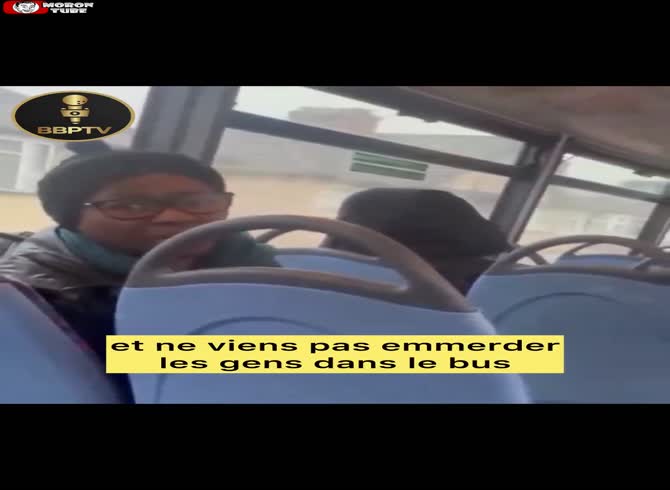 Video :A lady eating on the bus is the subject of a Ramadan man's complaint